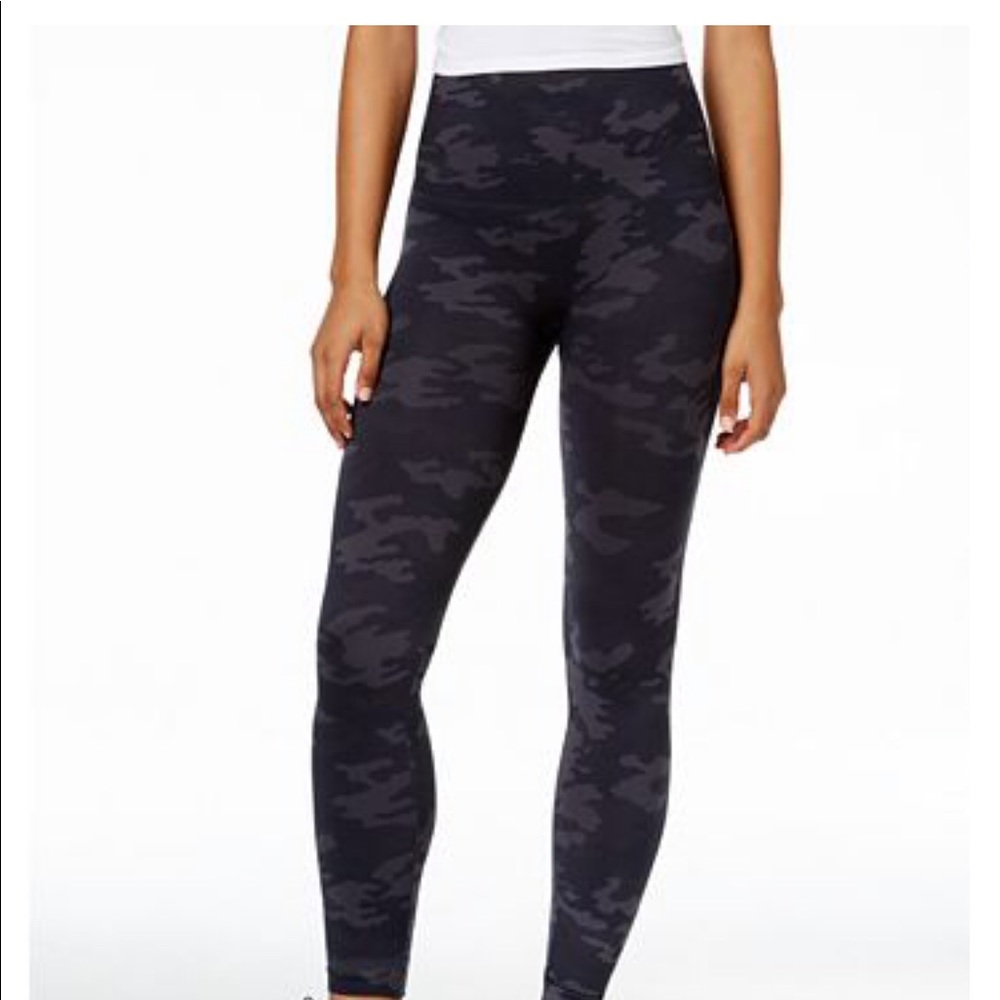 **New with tags **Spanx Look at me Now Camo Leggings Size M
